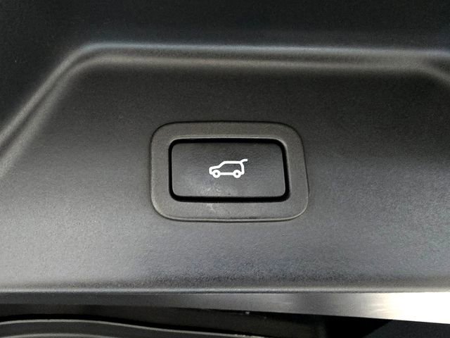 Used 2020 Land Rover Range Rover HSE image 32