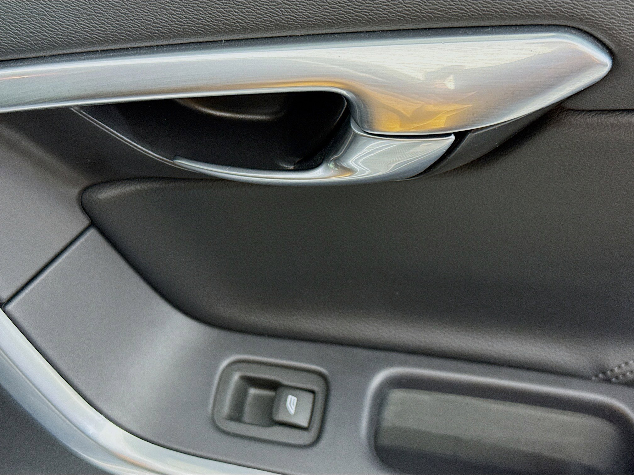 Used 2016 Volvo XC60 T5 Platinum w/ Protection Package image 30