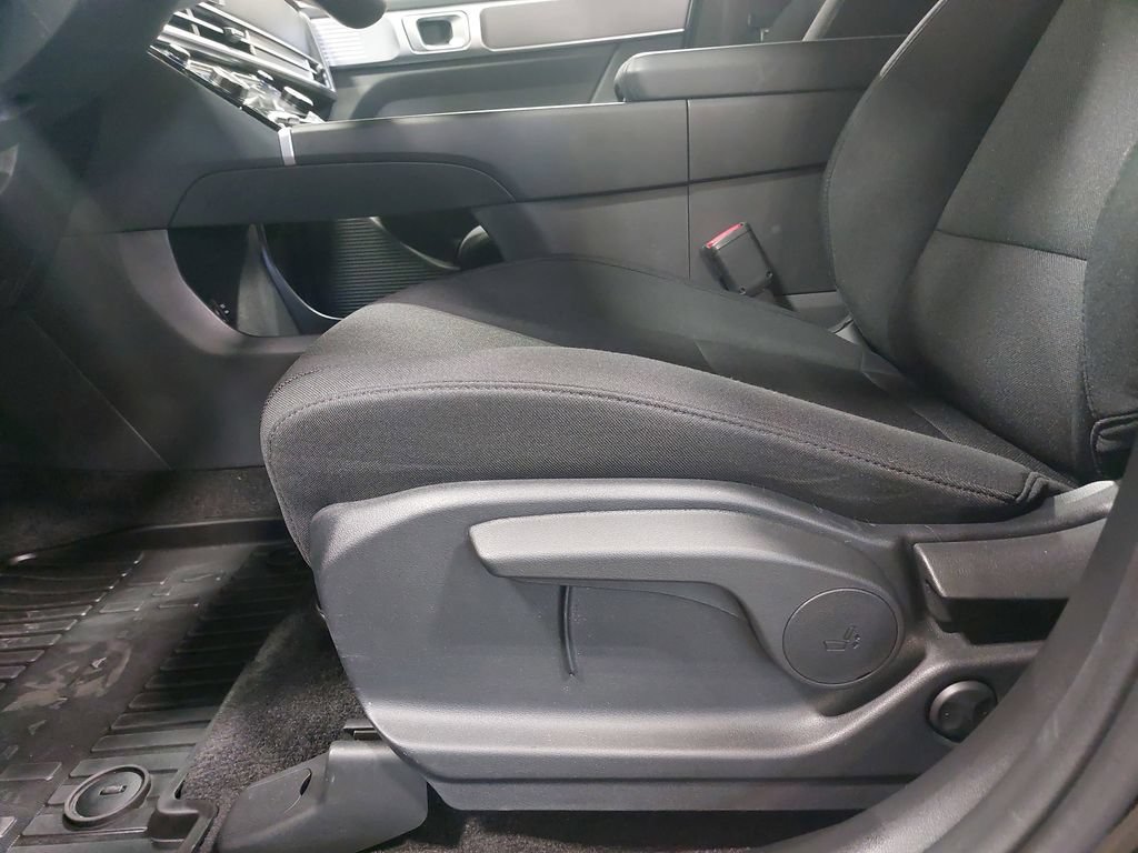 Certified 2026 Hyundai Santa Fe SE AWD/4WD image 32