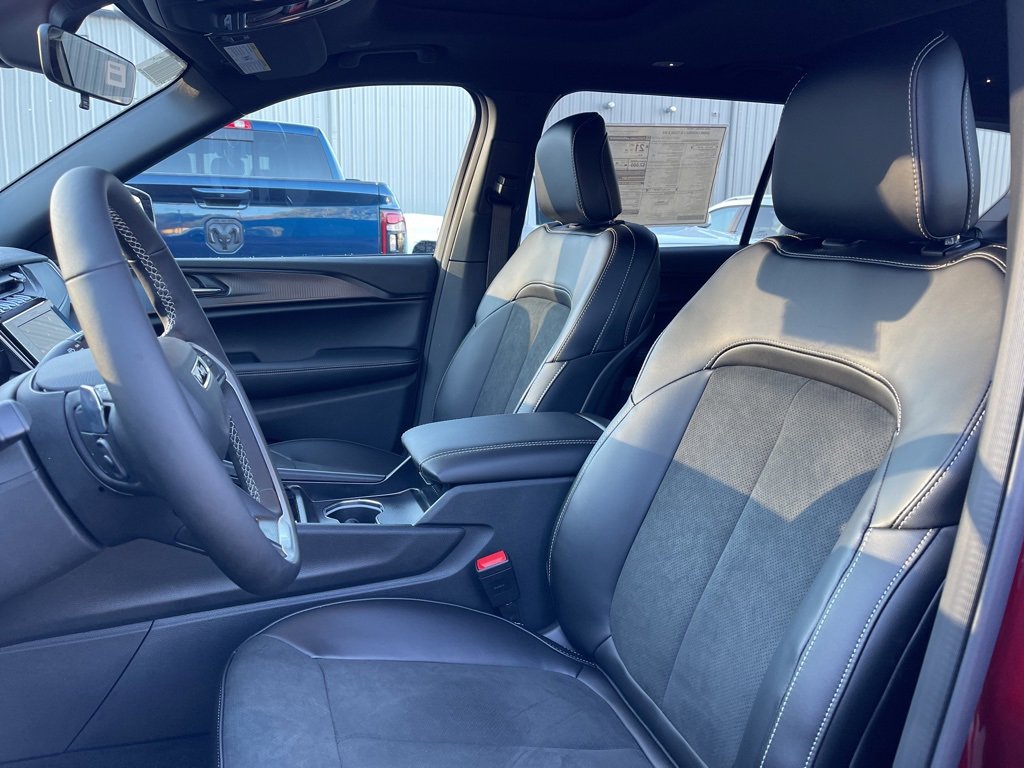 New 2025 Jeep Grand Cherokee L Altitude image 17