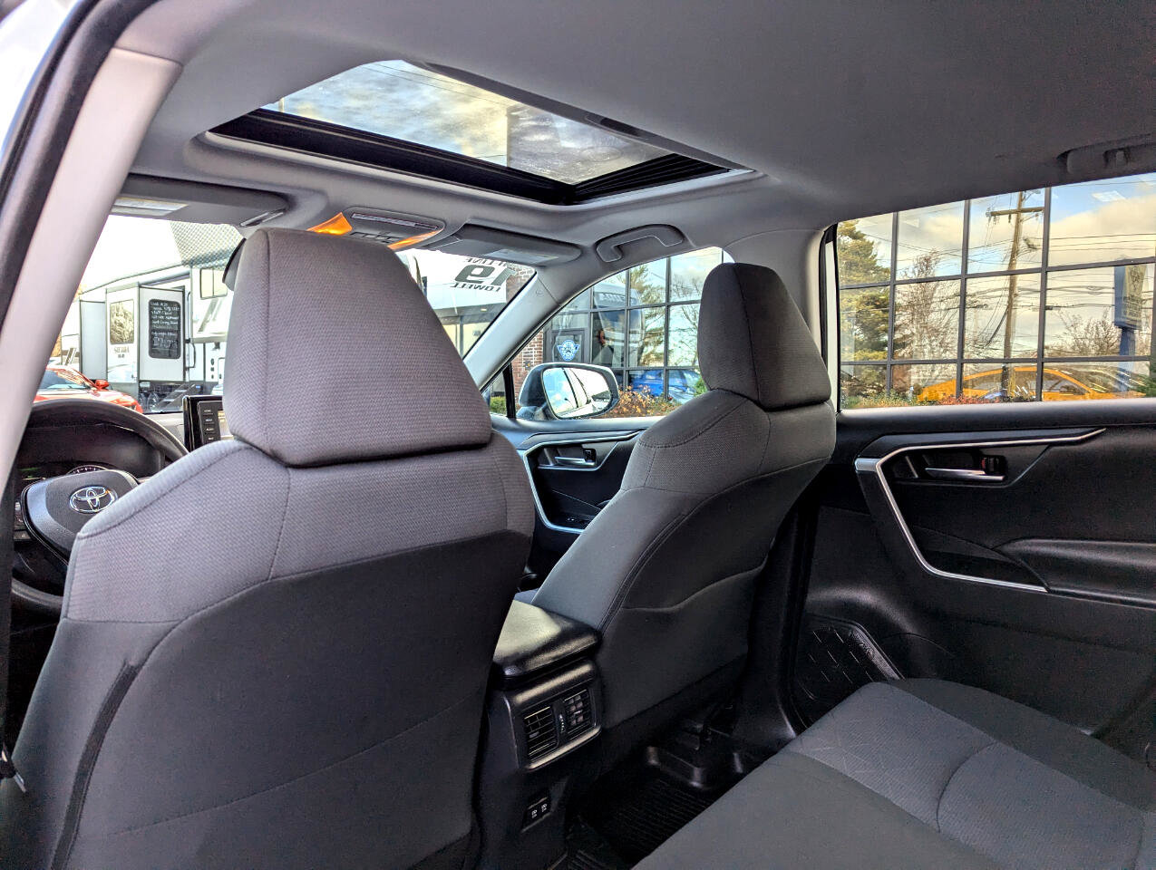 Used 2019 Toyota RAV4 XLE w/ Convenience Package image 39