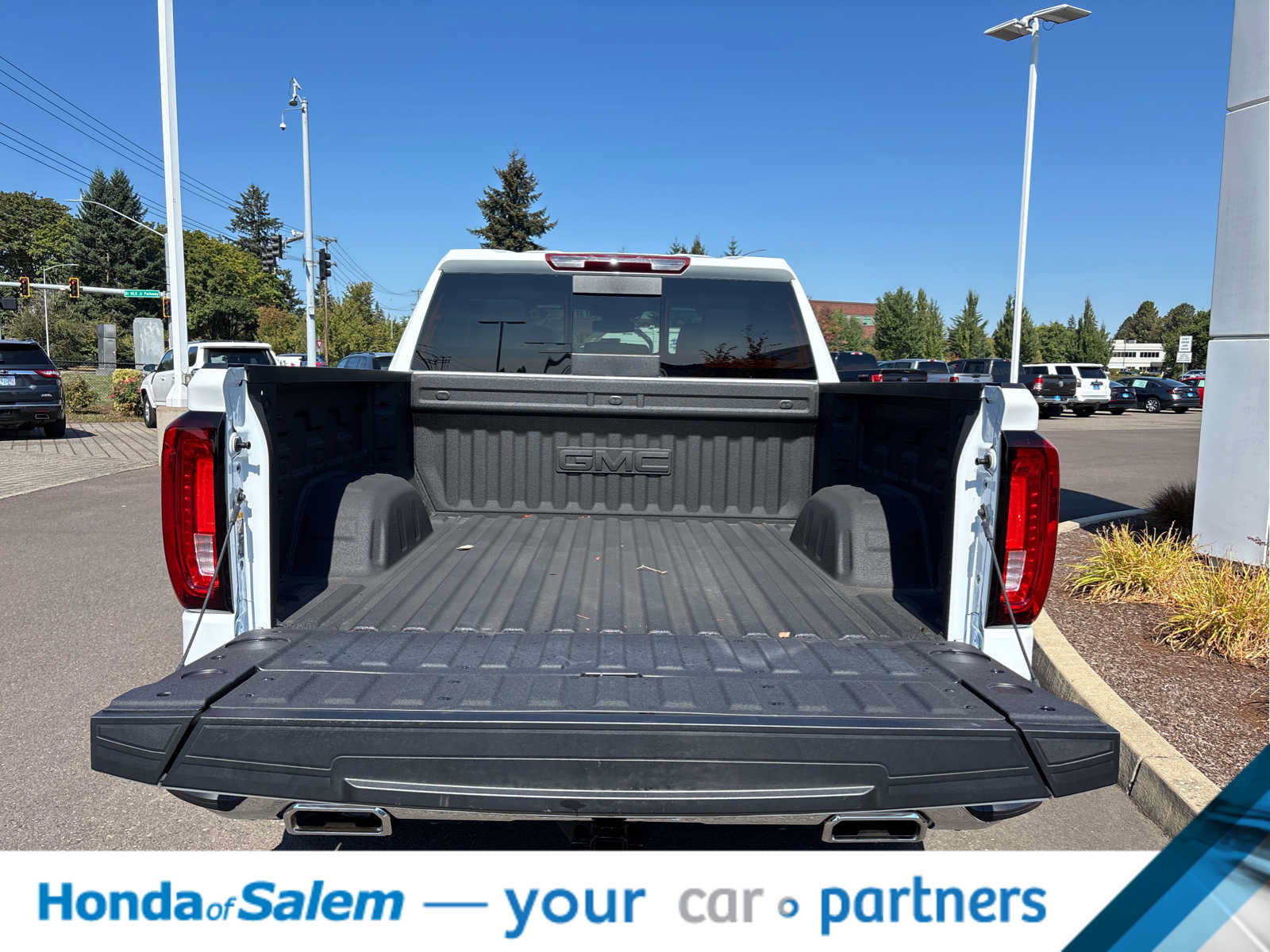 Used 2026 GMC Sierra 1500 SLT w/ SLT Premium Package AWD/4WD image 19