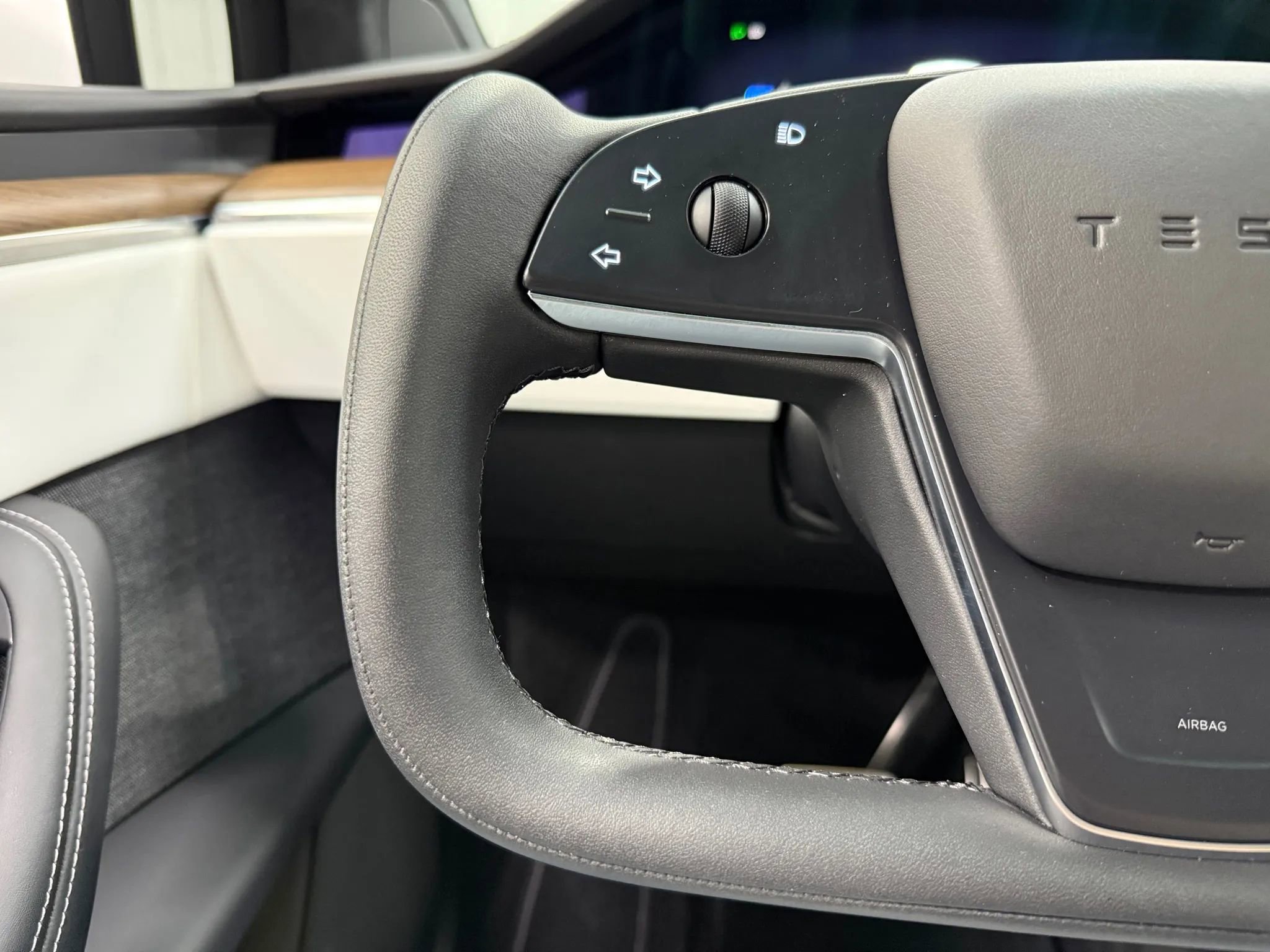 Used 2023 Tesla Model X image 27