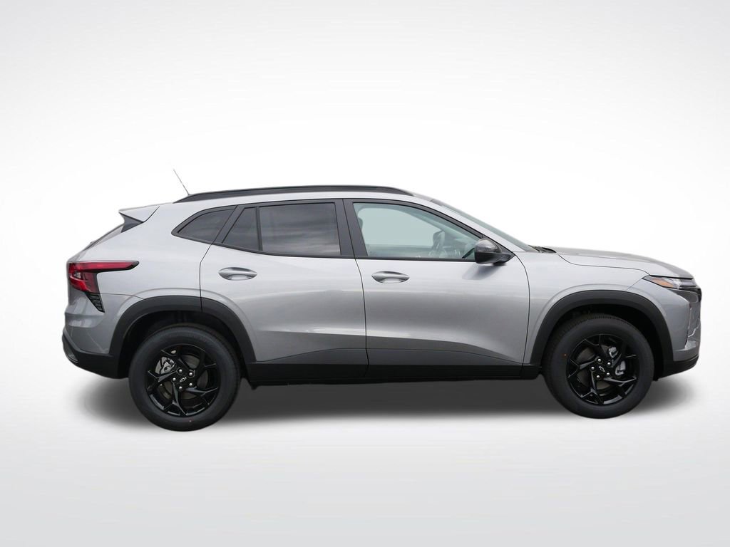 New 2026 Chevrolet Trax LT FWD image 2