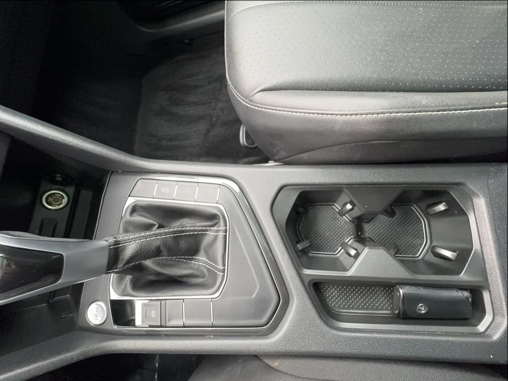 Used 2022 Volkswagen Tiguan SE w/ Panoramic Sunroof Package FWD image 48