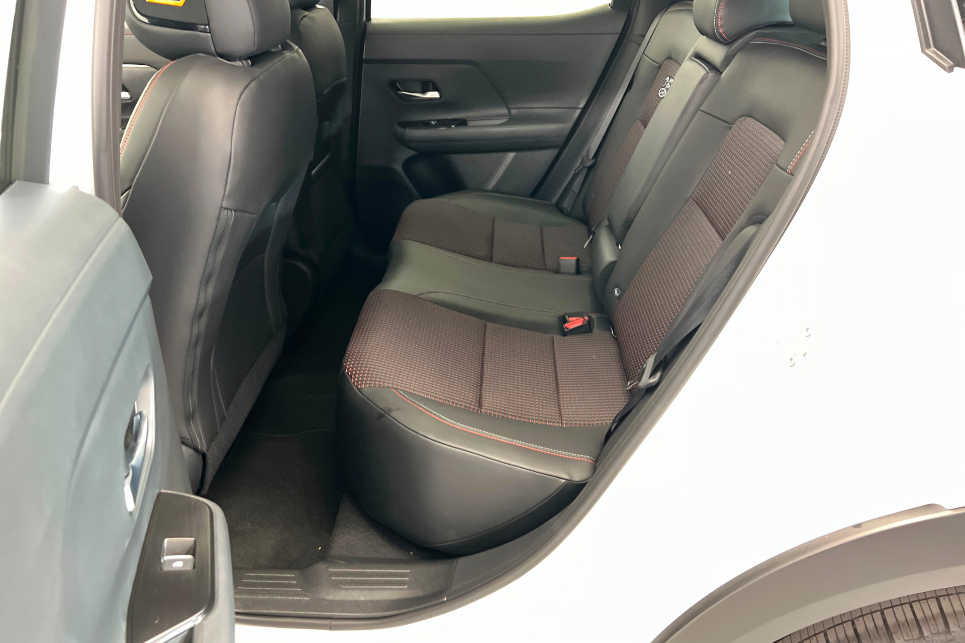 New 2026 Nissan Kicks SR w/ SR Premium Package AWD/4WD image 21