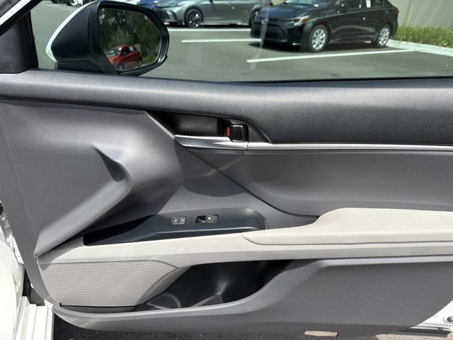 Used 2018 Toyota Camry SE FWD image 15