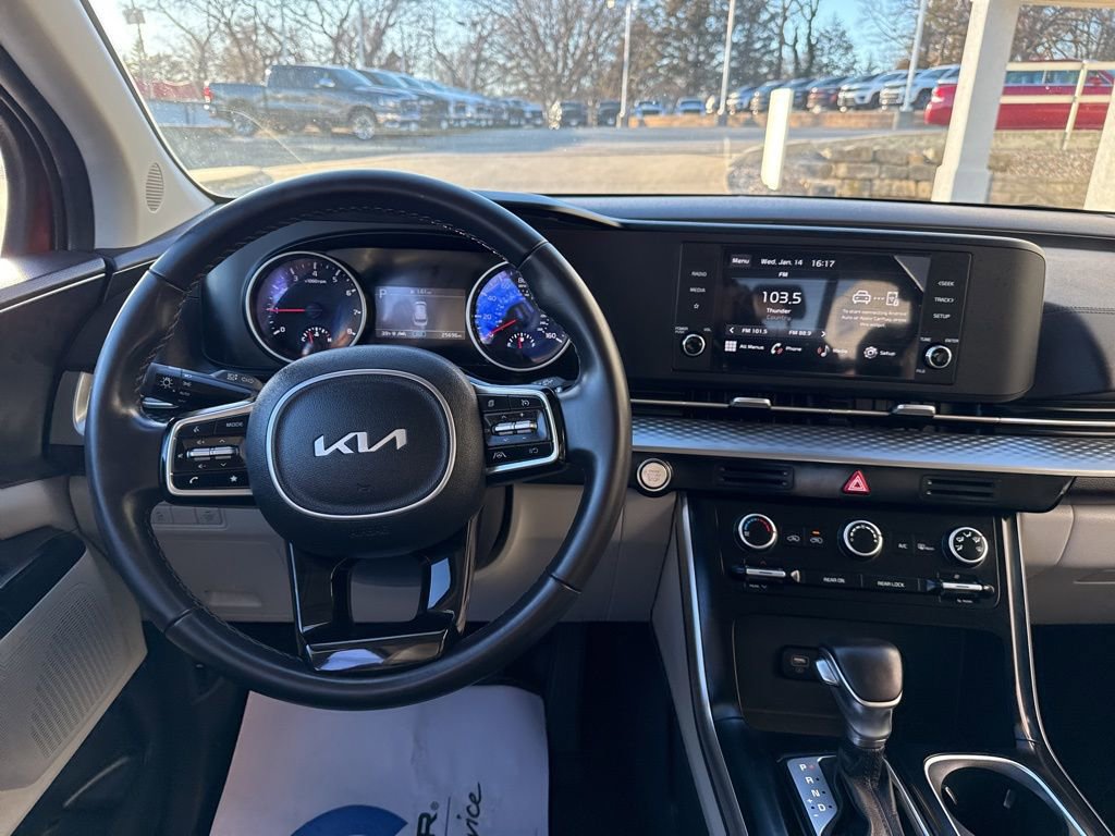 Used 2024 Kia Carnival LX image 13