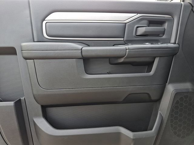 Used 2024 RAM 2500 Tradesman w/ Chrome Appearance Group image 12