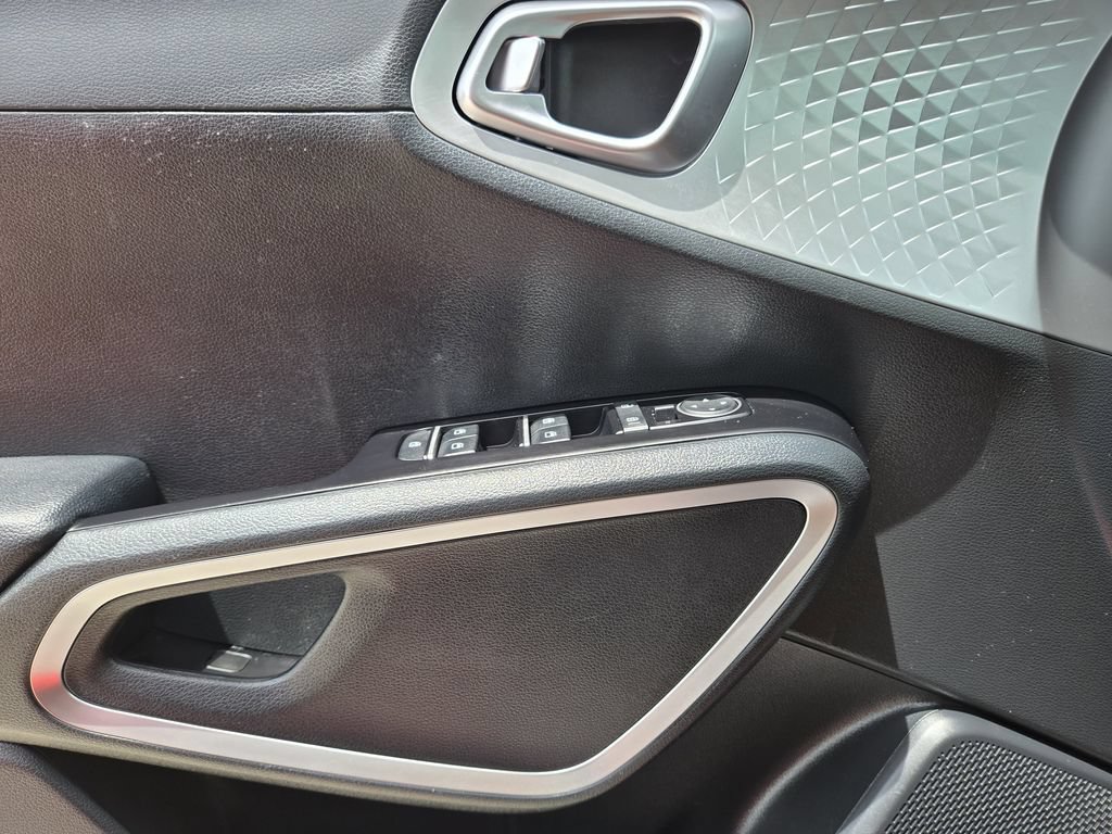 Certified 2023 Kia Soul LX FWD image 25
