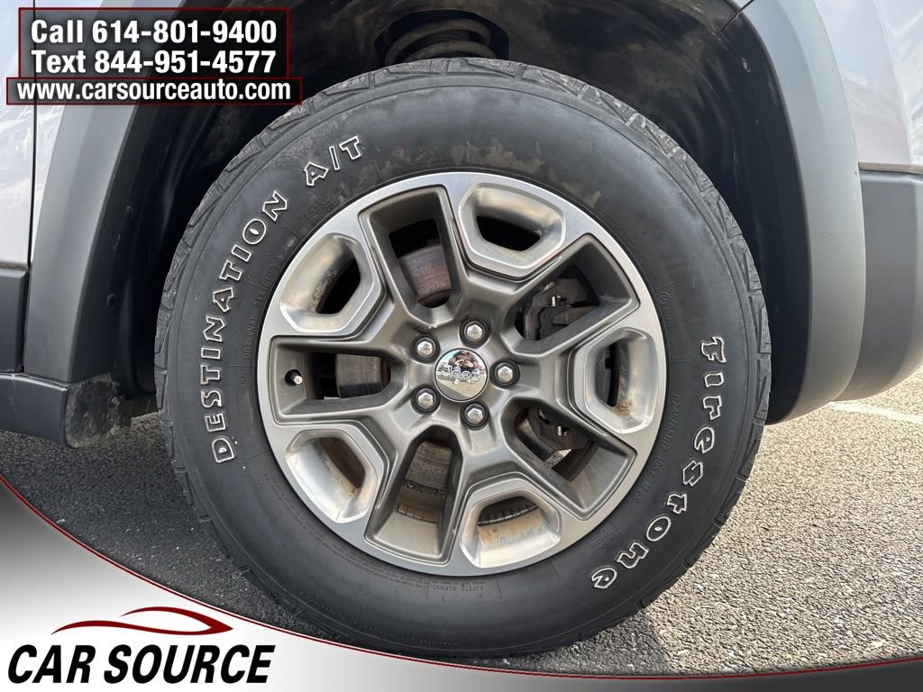 Used 2019 Jeep Cherokee Trailhawk image 42