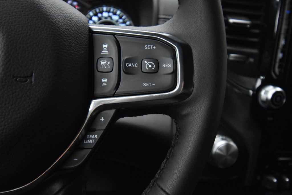 Used 2025 RAM 1500 Laramie AWD/4WD image 32
