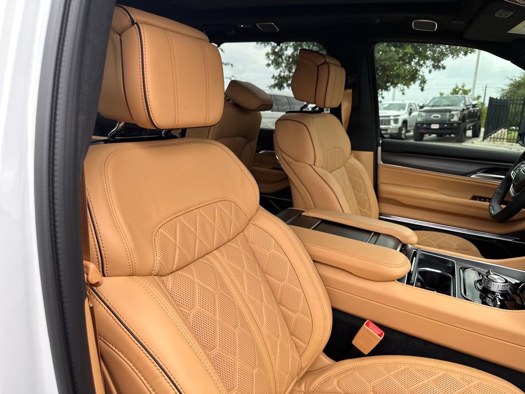 New 2026 Jeep Grand Wagoneer Summit AWD/4WD image 38