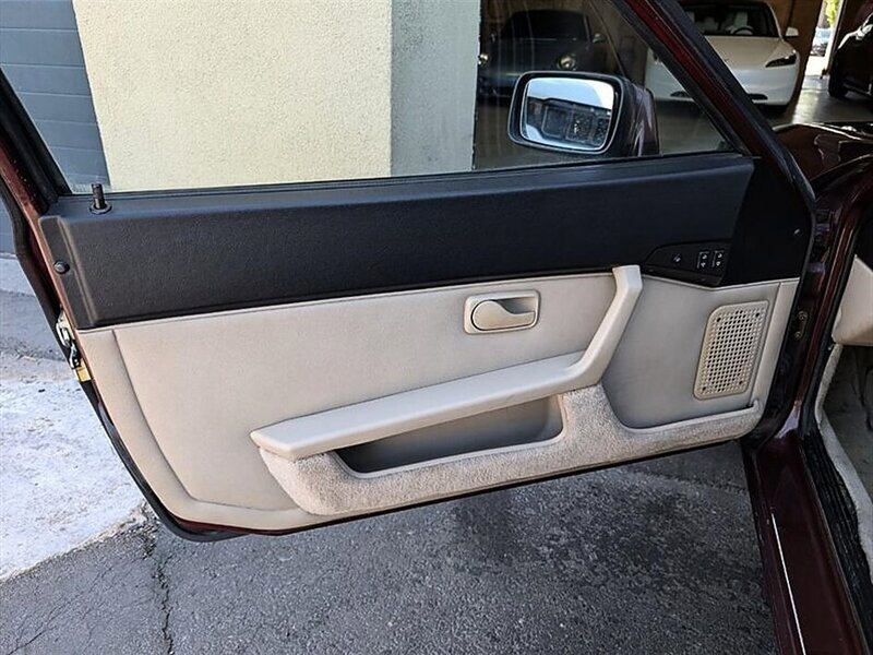 Used 1987 Porsche 944 Coupe RWD image 17