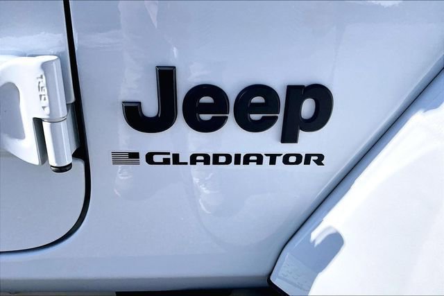 Used 2023 Jeep Gladiator Overland image 32
