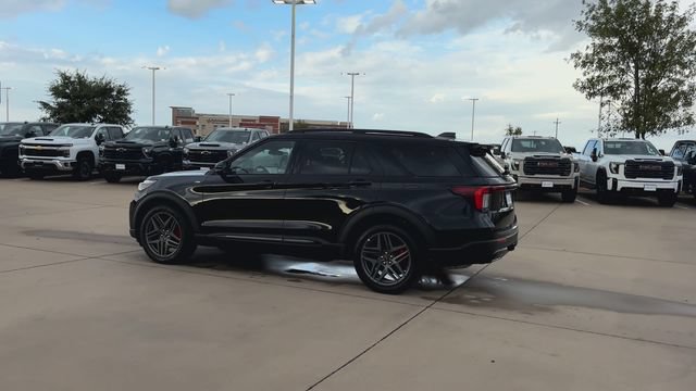 Used 2025 Ford Explorer ST-Line w/ ST-Line Street Pack AWD/4WD image 3