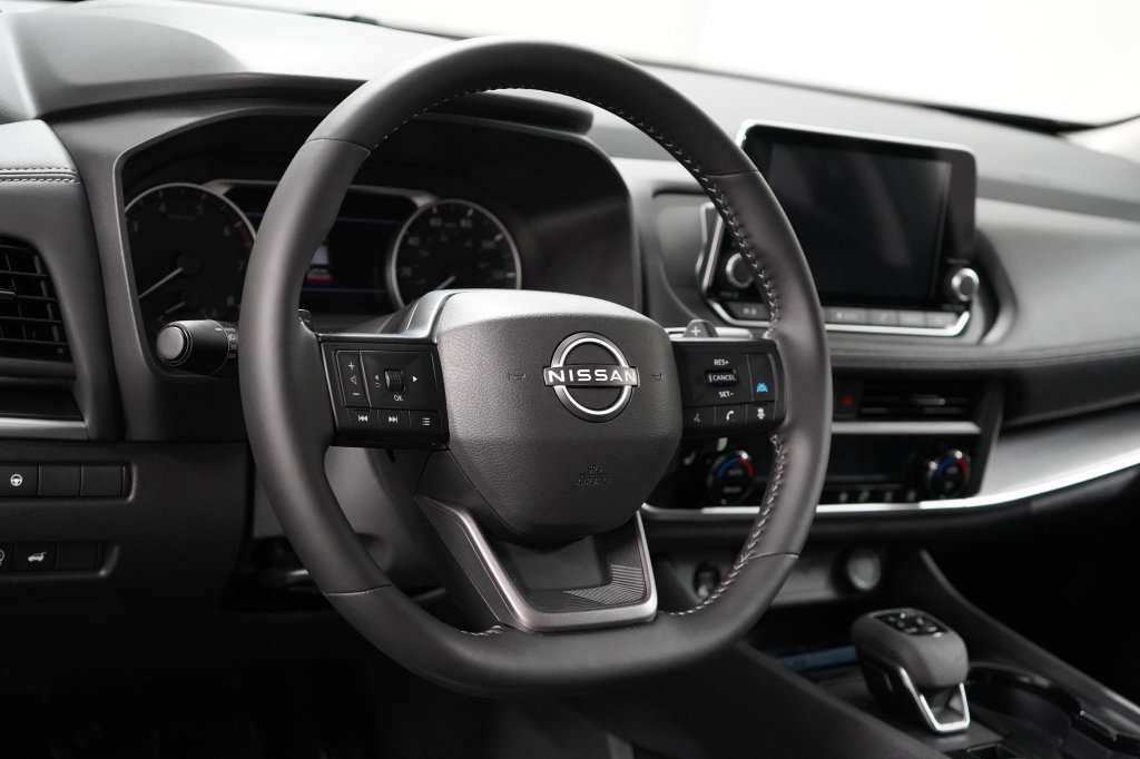 Used 2026 Nissan Rogue SV w/ Cold Weather Package AWD/4WD image 13