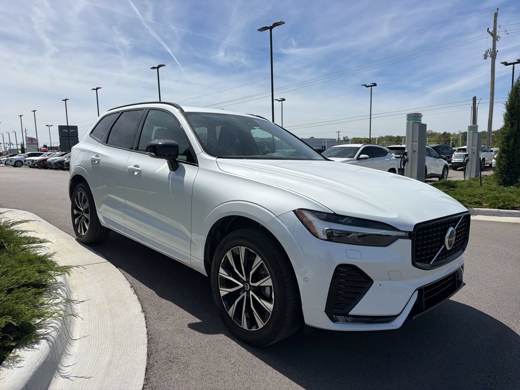 Used 2024 Volvo XC60 B5 Plus w/ Protection Package Premier AWD/4WD image 3
