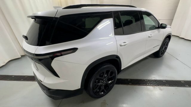 Used 2025 Chevrolet Traverse RS FWD image 8
