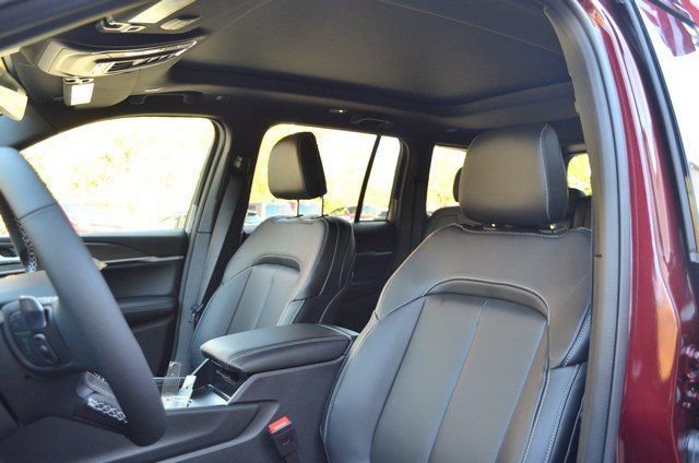 New 2025 Jeep Grand Cherokee Limited w/ Black Appearance Package image 15