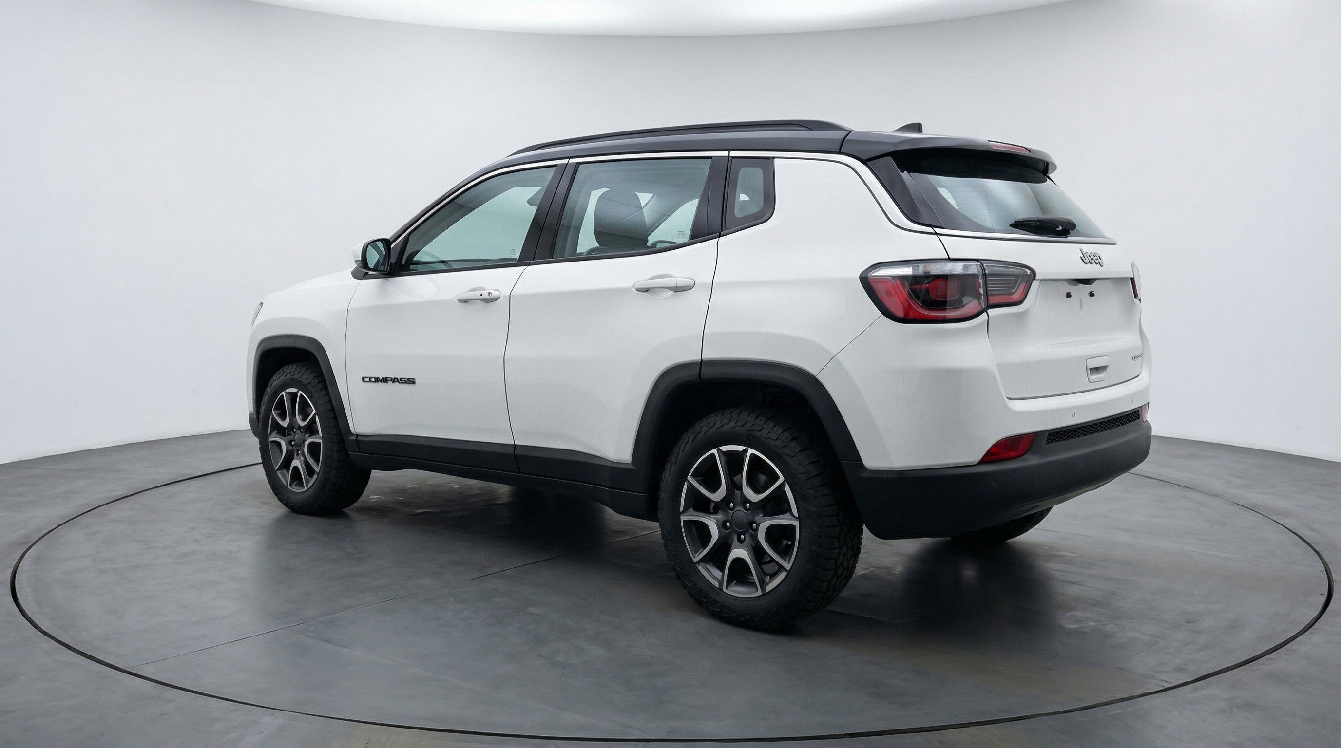 Used 2025 Jeep Compass Trailhawk AWD/4WD image 6