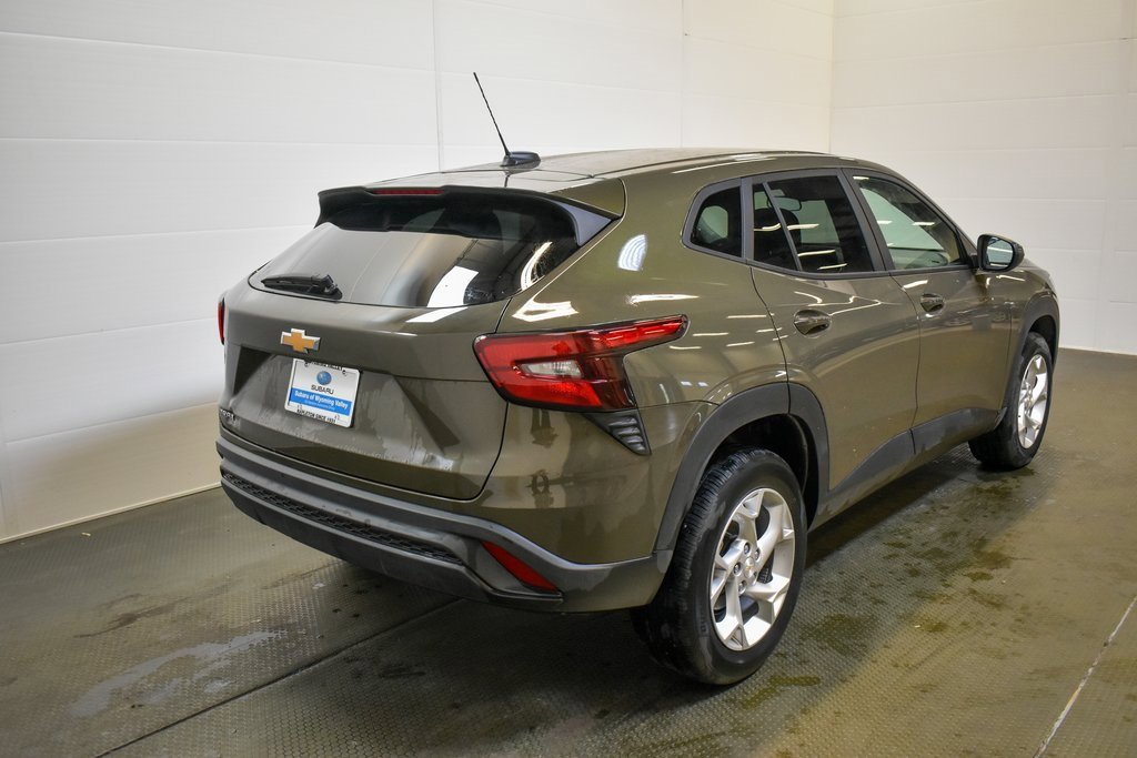 Used 2024 Chevrolet Trax LS w/ LS Convenience Package image 6