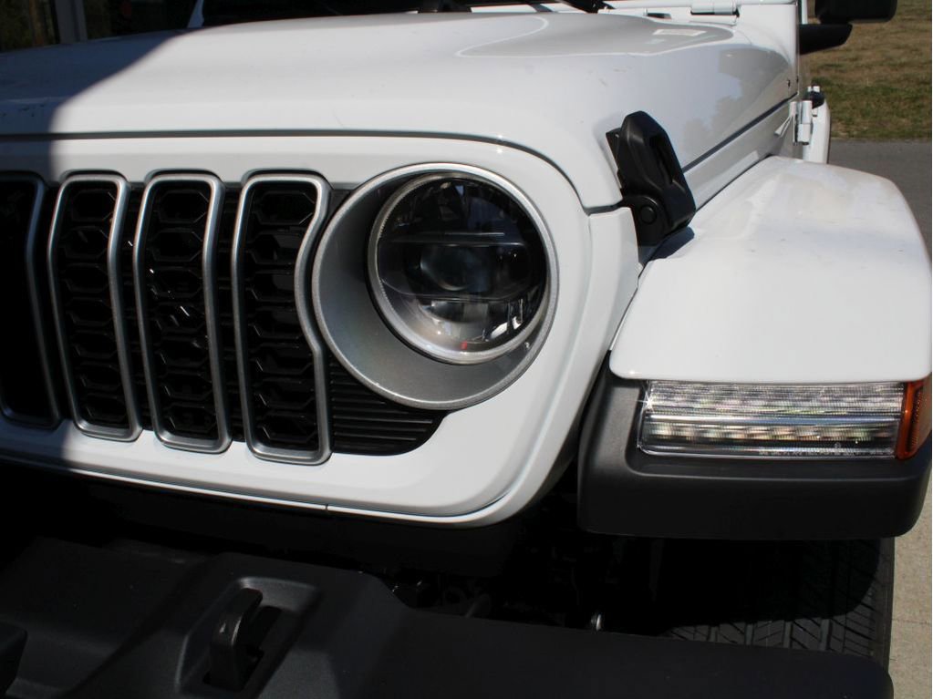 New 2025 Jeep Wrangler Sahara image 39
