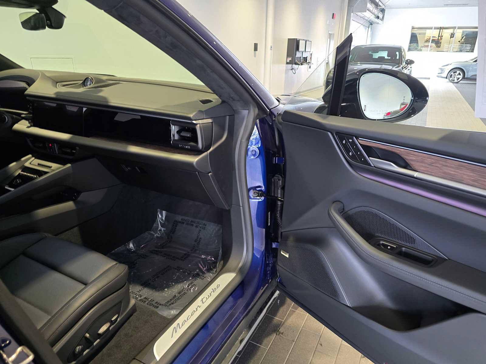 New 2026 Porsche Macan Turbo Electric AWD/4WD image 13