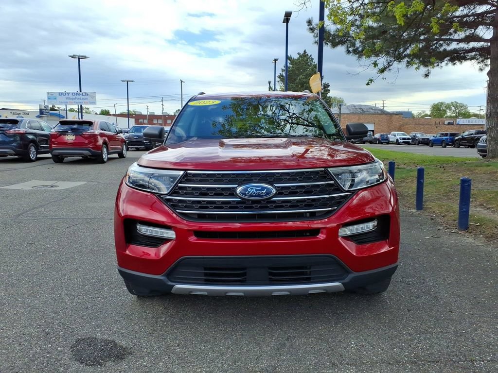 Certified 2023 Ford Explorer XLT w/ Equipment Group 202A AWD/4WD image 3