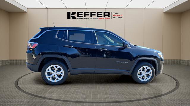Used 2024 Jeep Compass Sport image 6