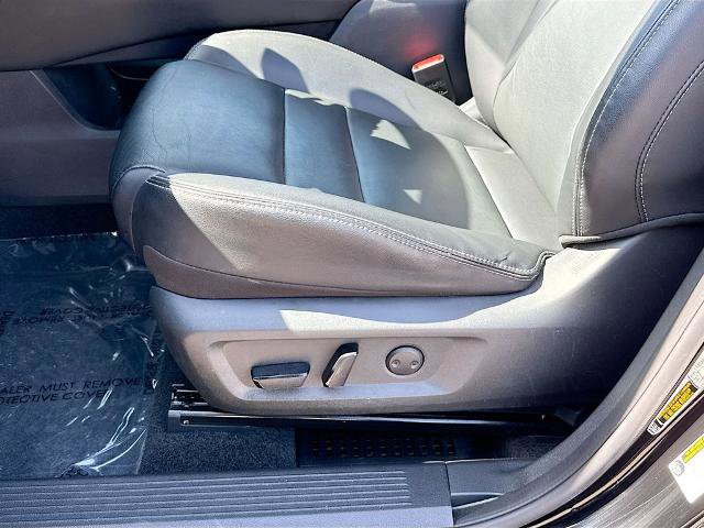 Used 2023 Nissan Rogue SL AWD/4WD image 16