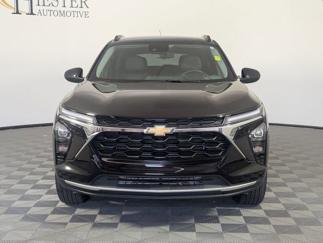 Certified 2025 Chevrolet Trax LT w/ LT Convenience Package FWD image 3