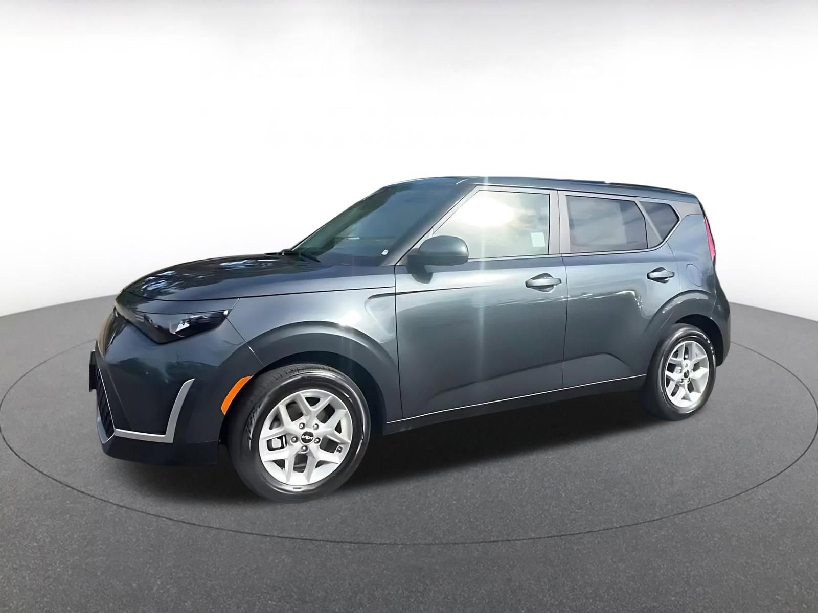 Used 2025 Kia Soul LX w/ LX Technology Package FWD image 8