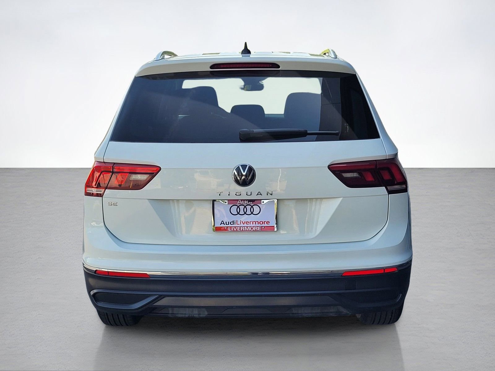 Used 2024 Volkswagen Tiguan SE FWD image 5