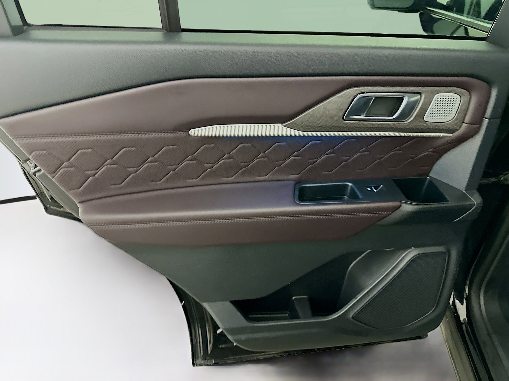 Used 2025 Ford Explorer Platinum w/ LUX Leather Package image 28