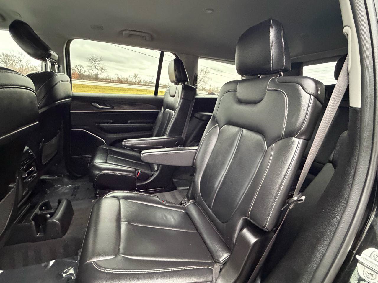 Used 2022 Jeep Grand Cherokee L Limited AWD/4WD image 22