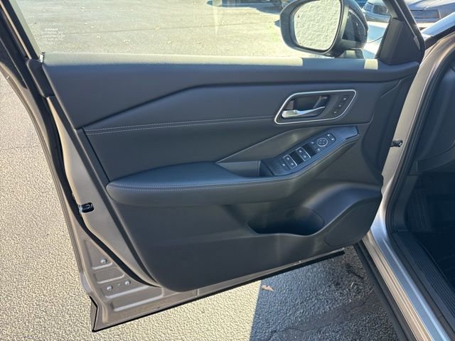 Used 2026 Nissan Rogue Platinum w/ Platinum Premium Package image 13