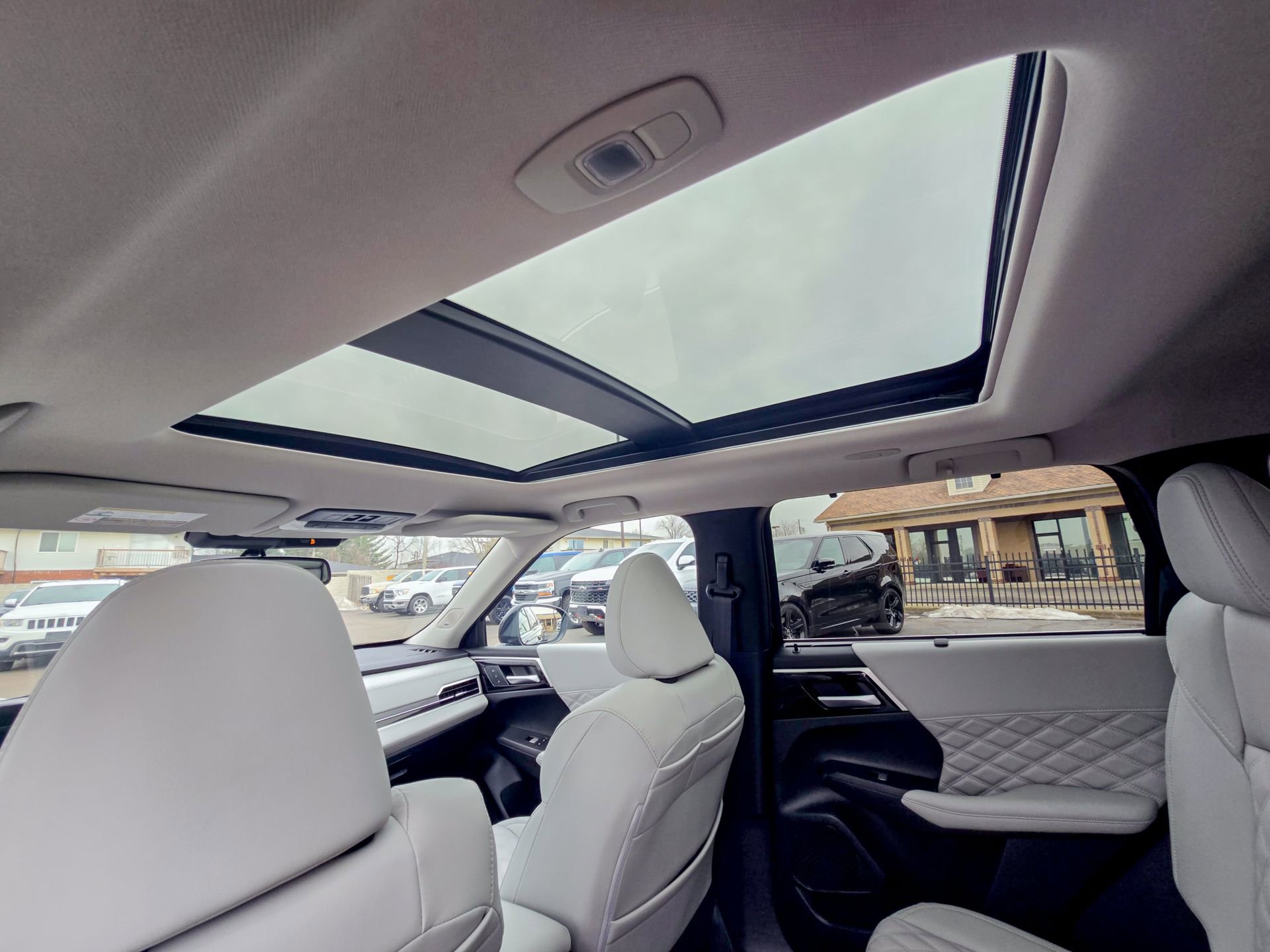 Used 2024 Mitsubishi Outlander SEL image 39