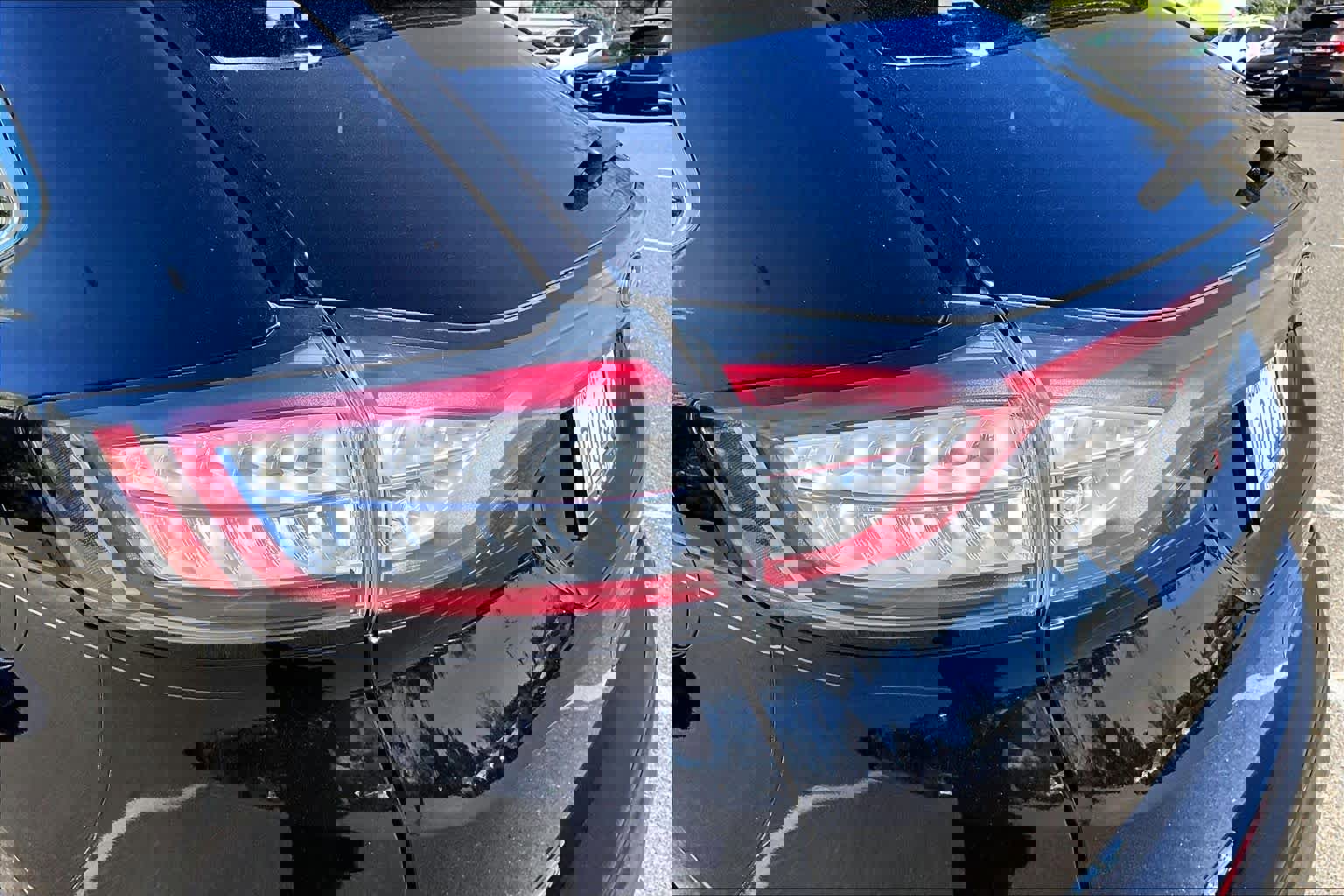 Used 2017 Ford Edge Titanium w/ Technology Package image 28