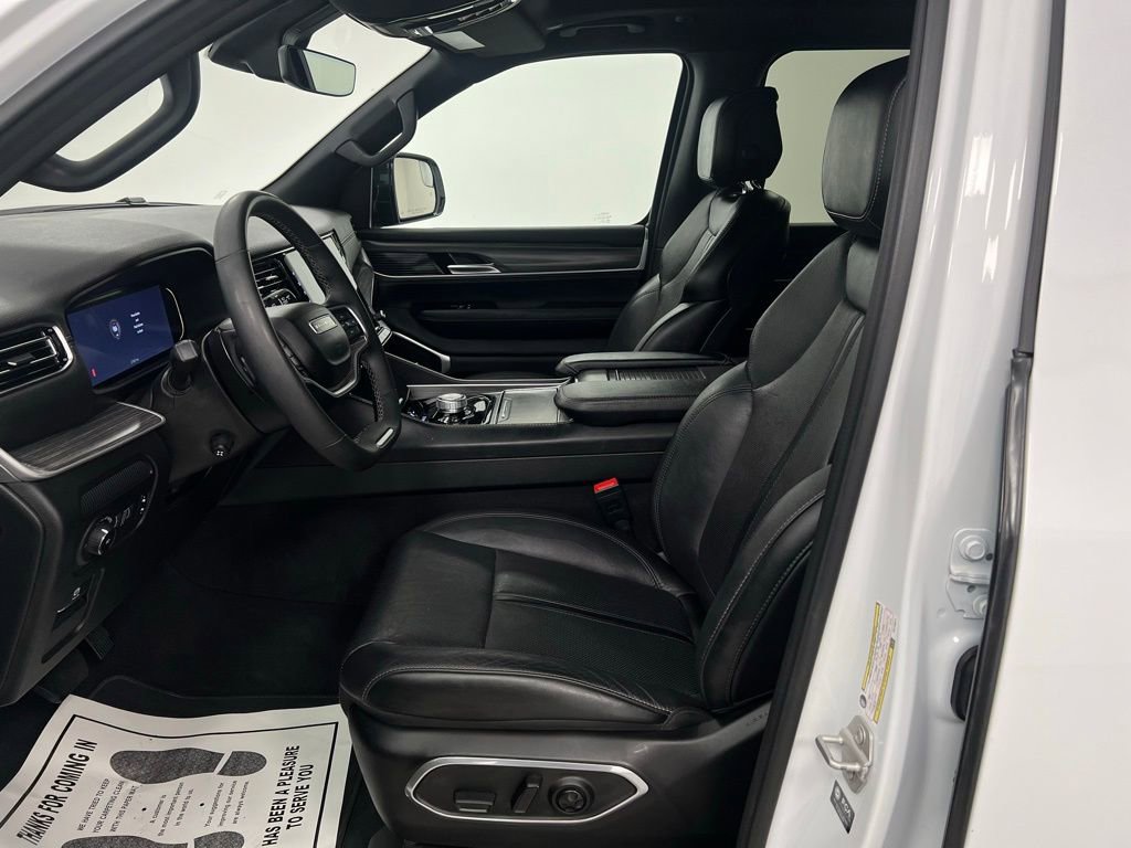 Used 2024 Jeep Wagoneer L Series II w/ Premium Group I image 24