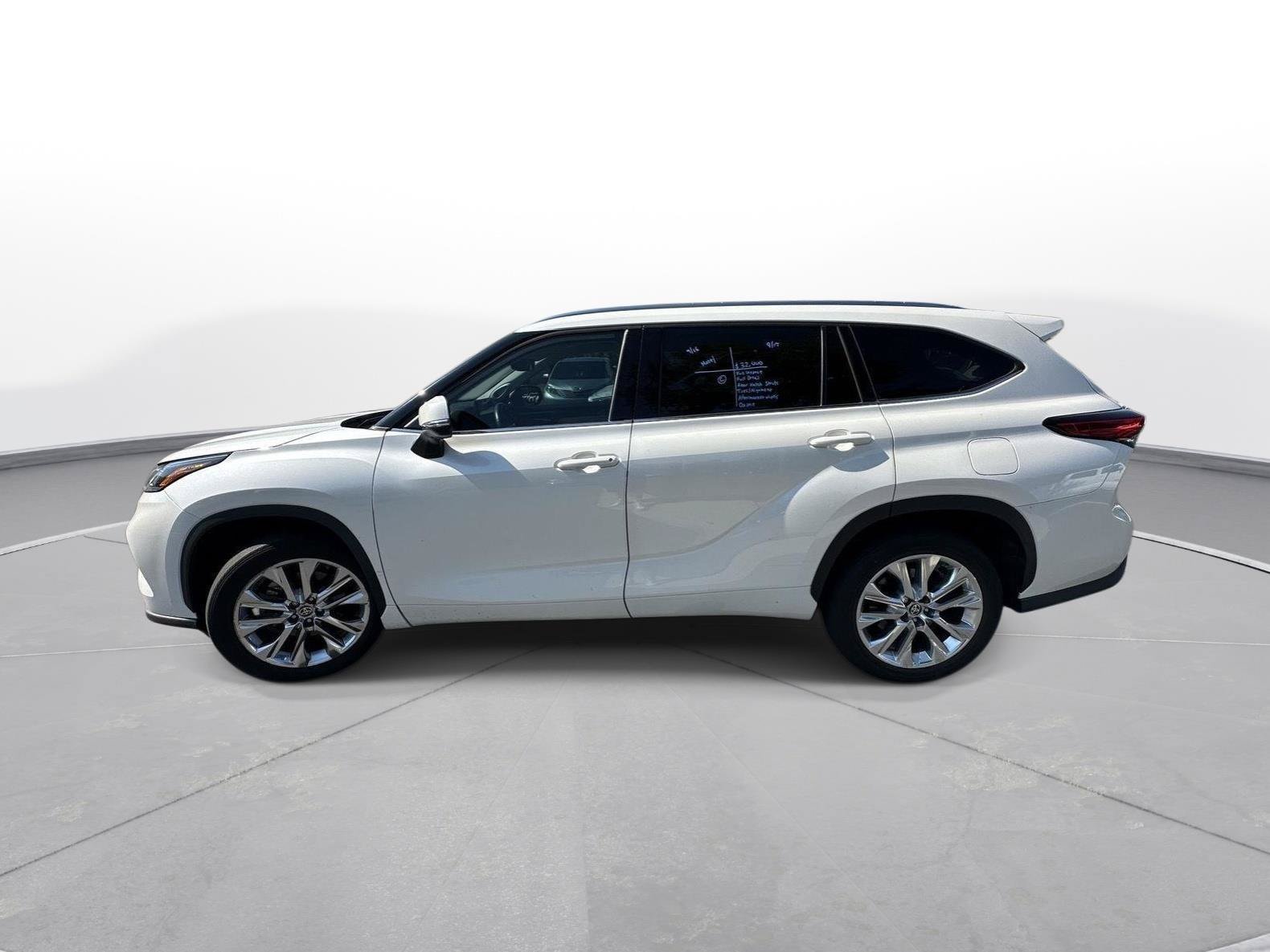 Used 2021 Toyota Highlander Limited FWD image 25