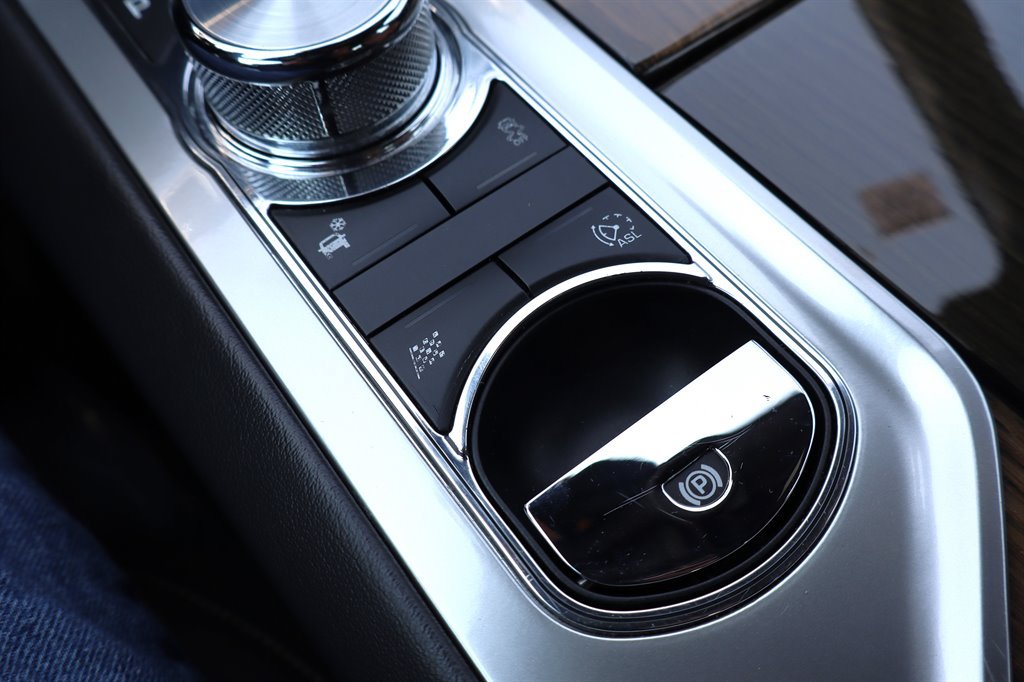 Used 2013 Jaguar XF R RWD image 38