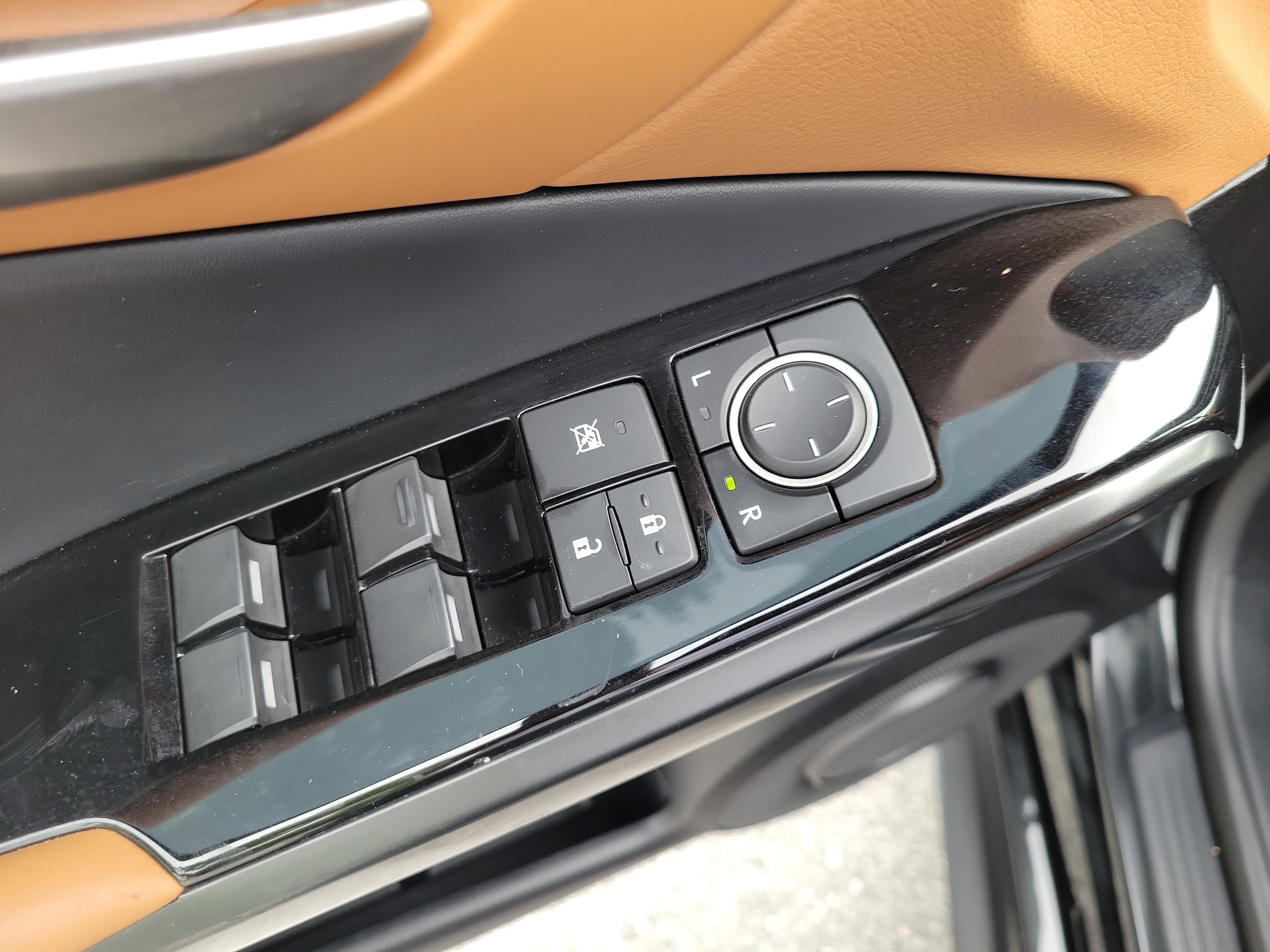 Used 2024 Lexus IS 300 w/ Comfort Package RWD image 17