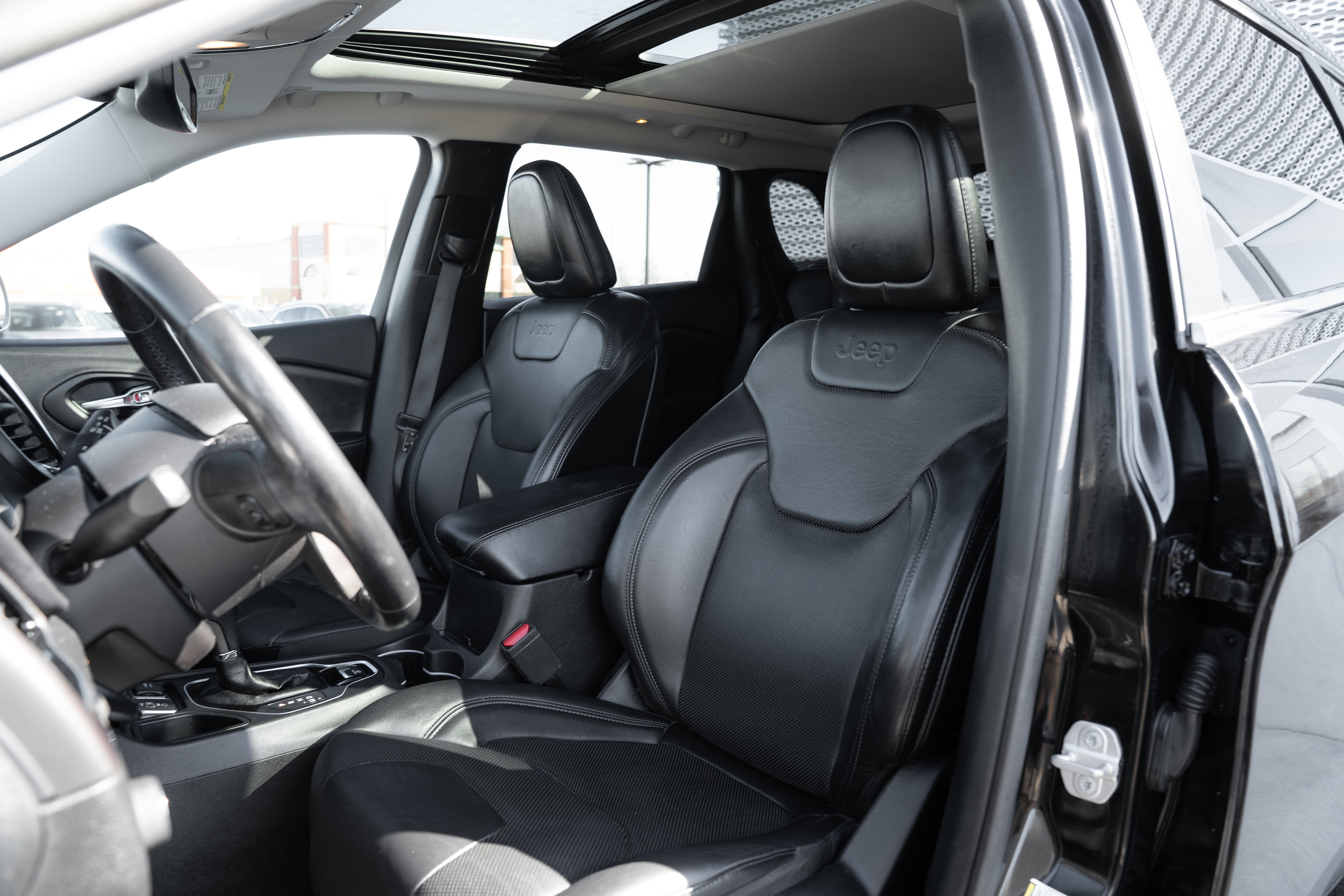 Used 2019 Jeep Cherokee Limited image 20