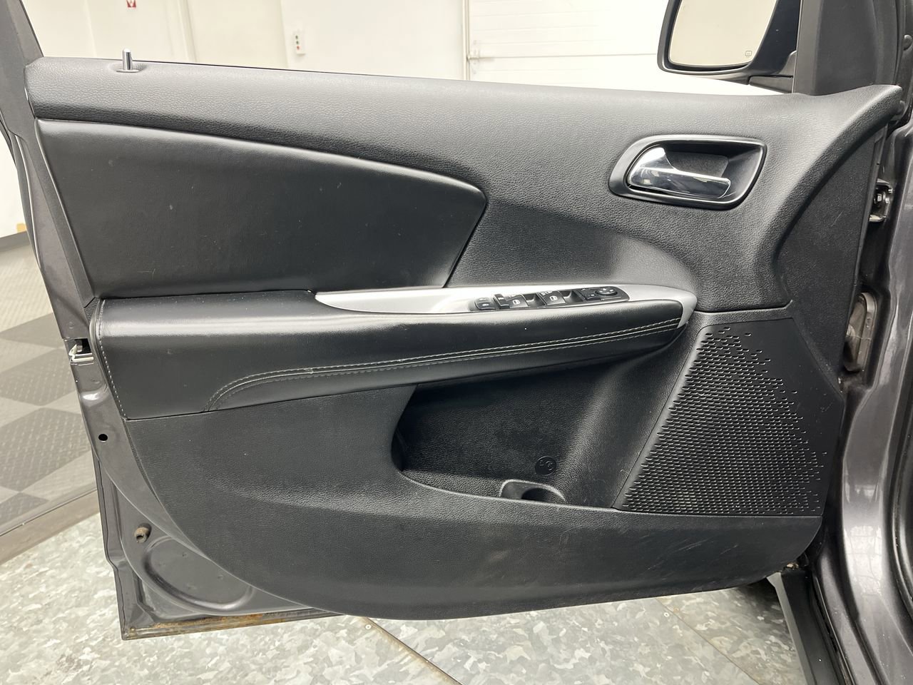 Used 2014 Dodge Journey SXT w/ Flexible Seating Group image 6