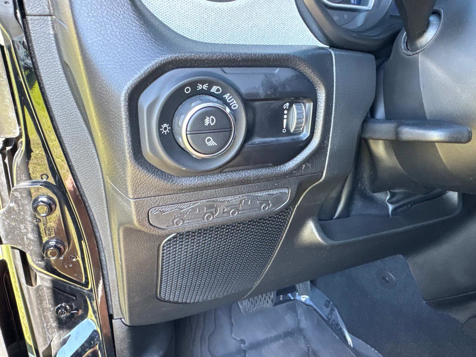 Certified 2024 Jeep Gladiator Sport AWD/4WD image 32