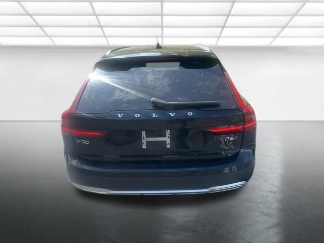 Used 2023 Volvo V90 B6 Cross Country Plus AWD/4WD image 7