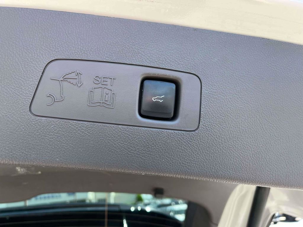 Used 2022 Lincoln Corsair Reserve w/ Elements Package FWD image 8