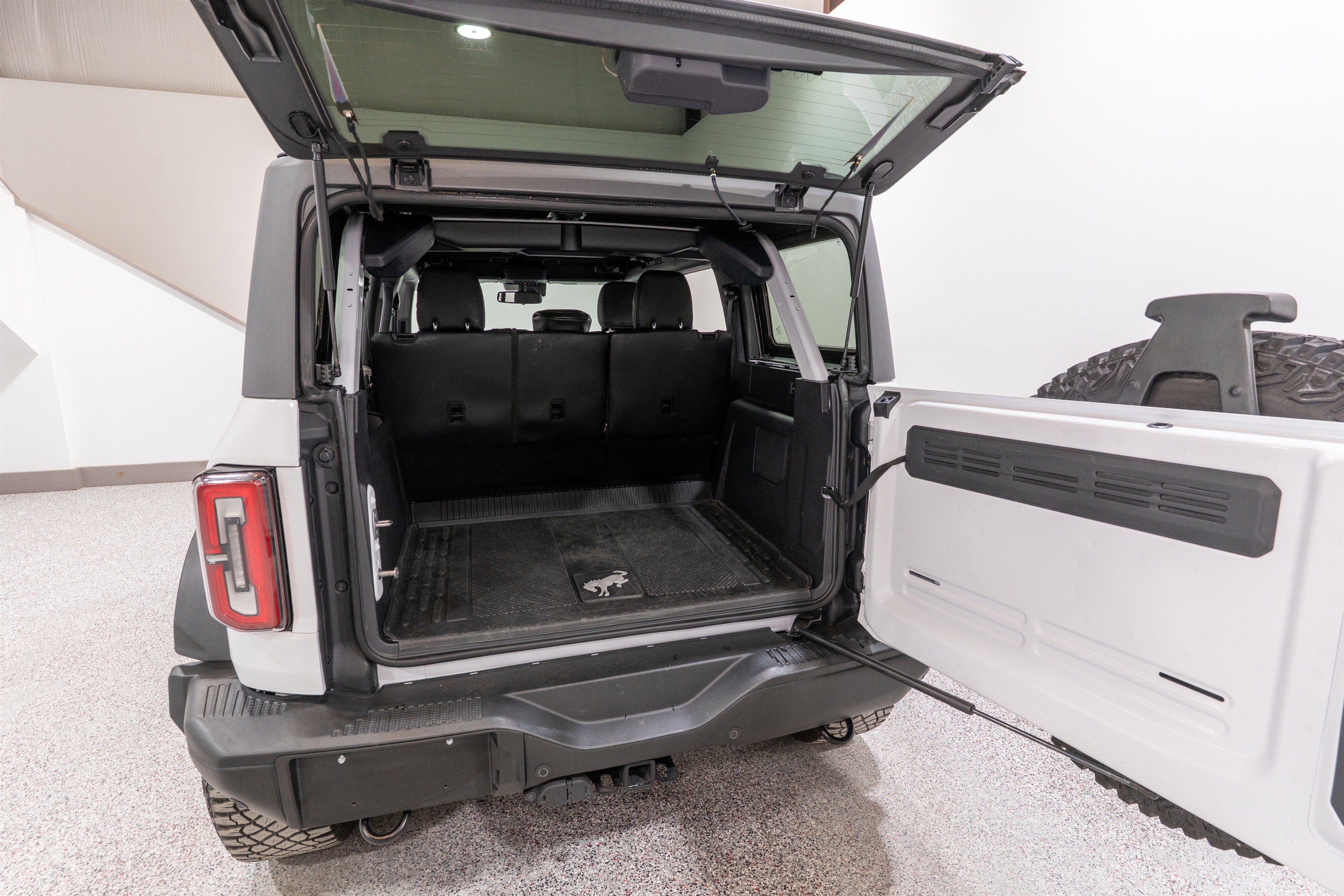 Used 2023 Ford Bronco Badlands w/ Sasquatch Package AWD/4WD image 34