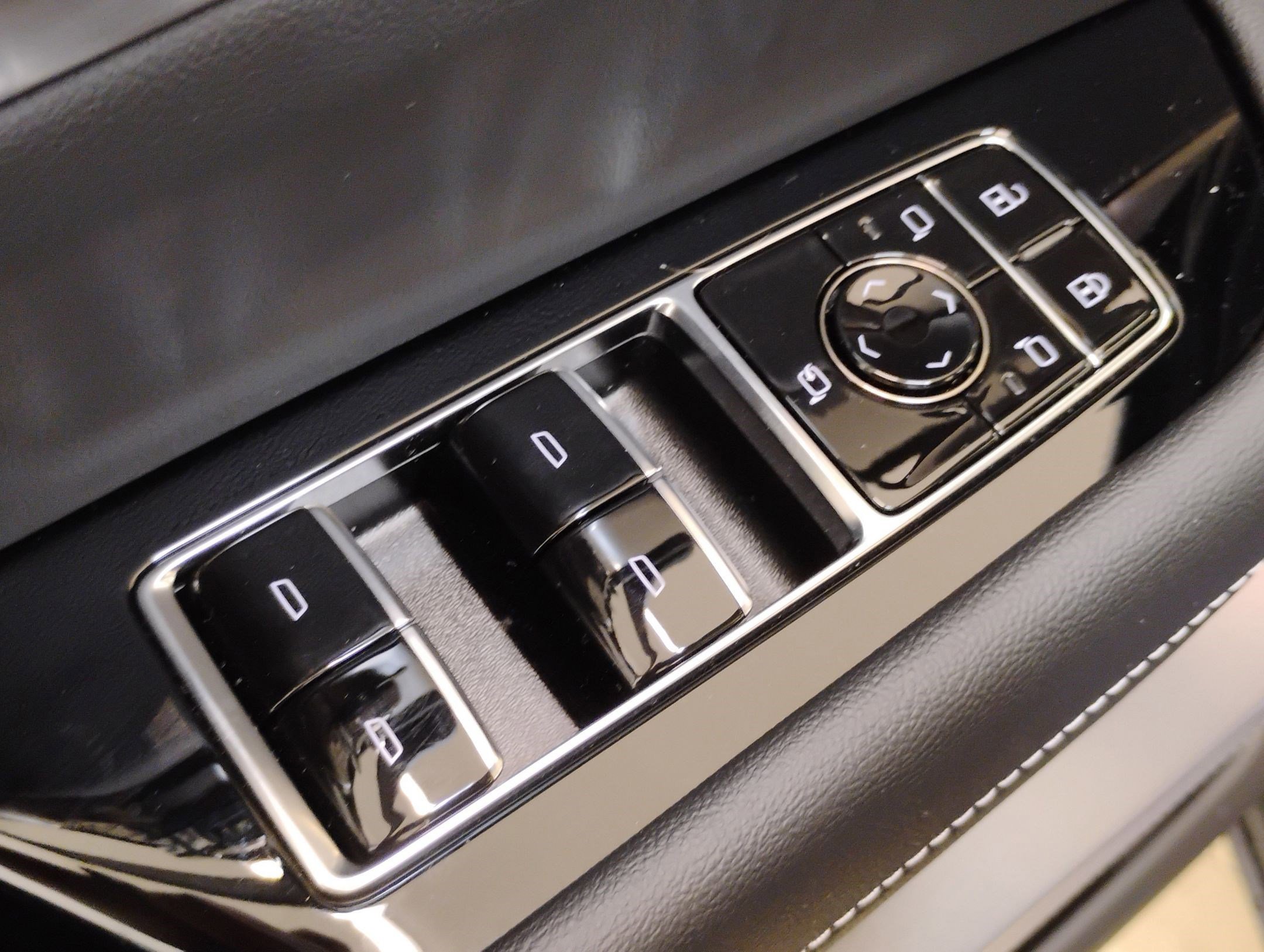 New 2026 Cadillac Vistiq Sport w/ LPO, Floor Liner Package image 35